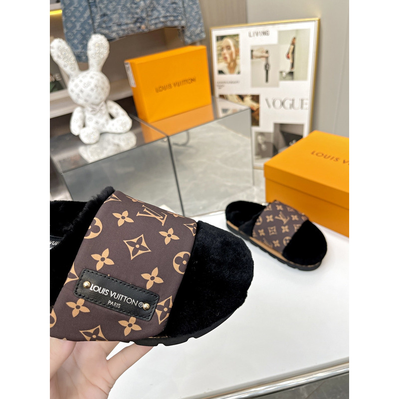 l**is V*t*n slipper pillow black