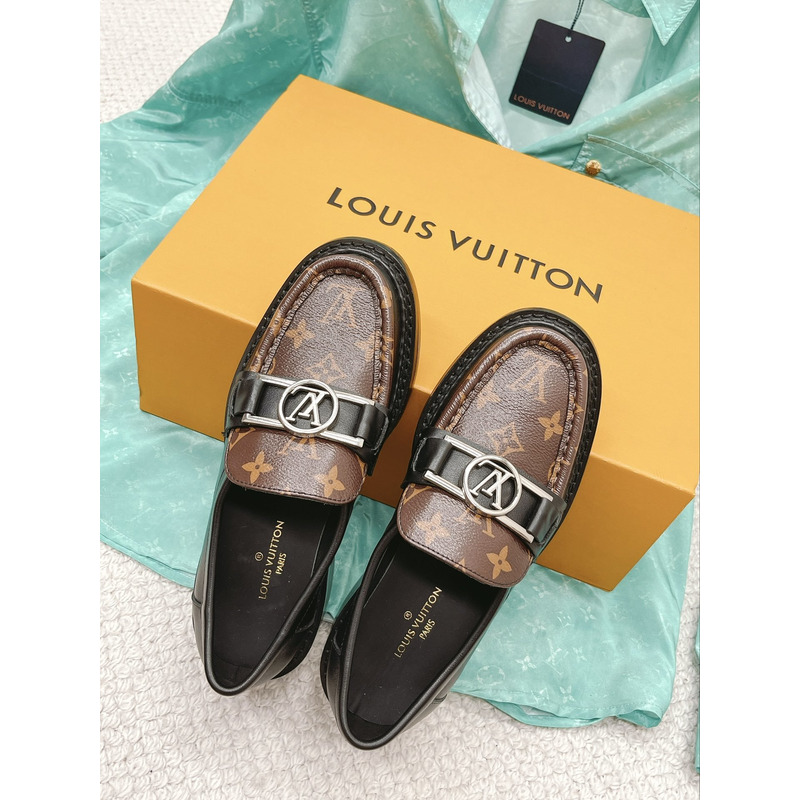 l**is V*t*n chess loafers