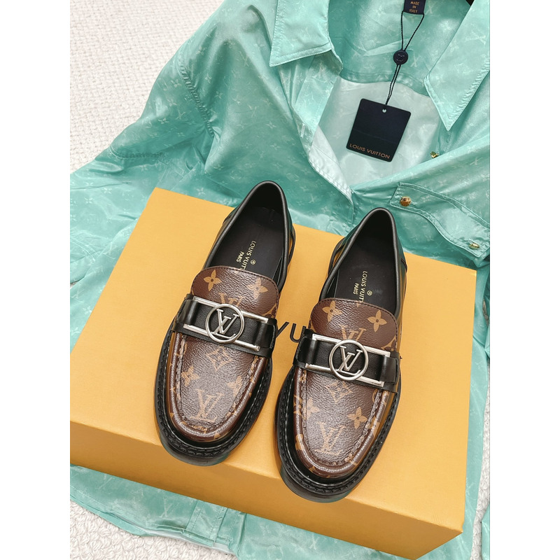 l**is V*t*n chess loafers