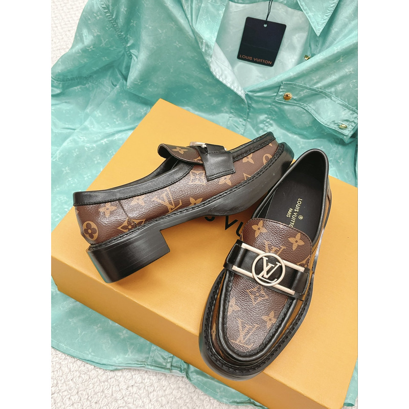l**is V*t*n chess loafers monogram