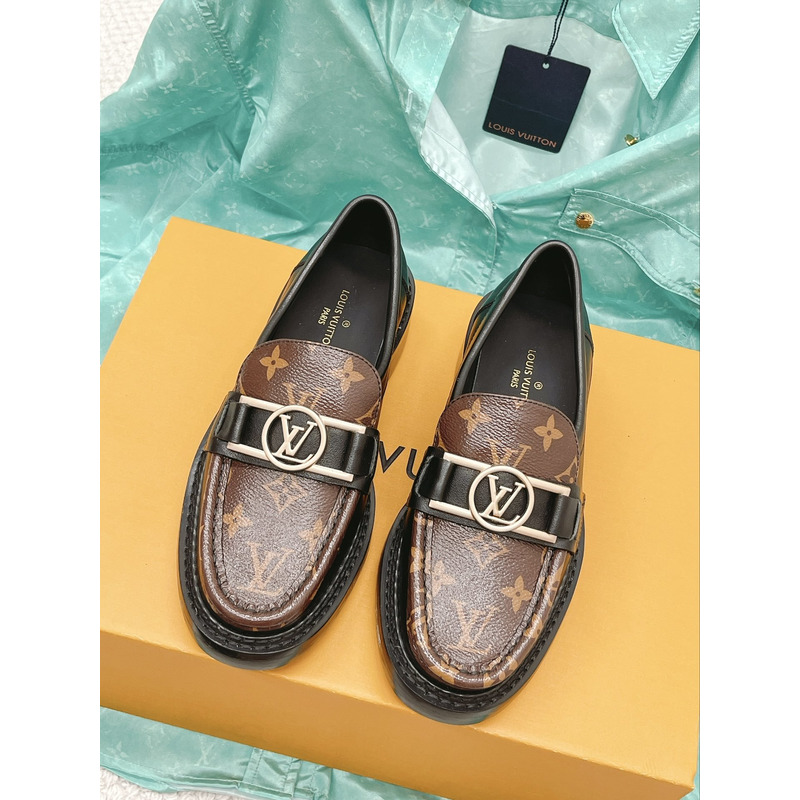 l**is V*t*n chess loafers