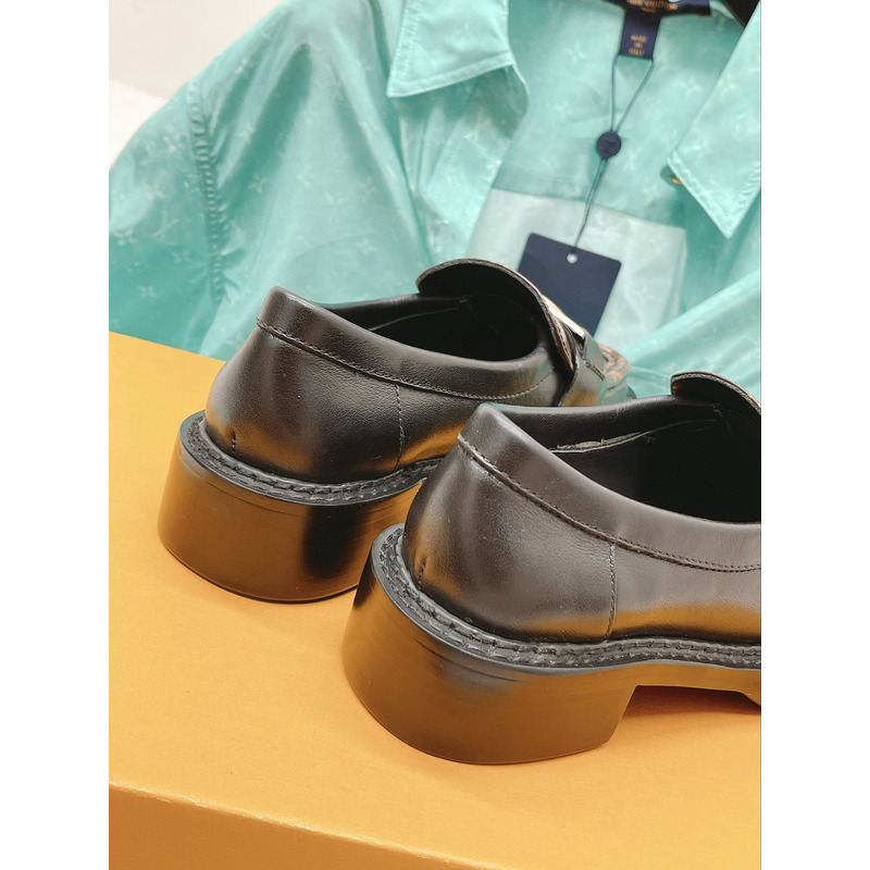l**is V*t*n chess loafers