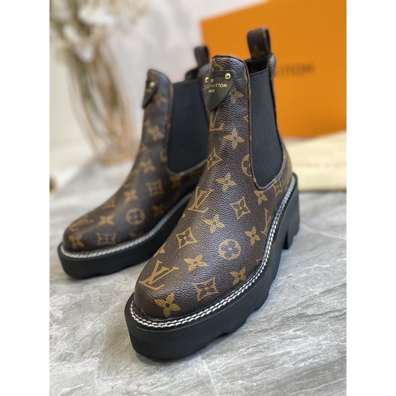 l**is V*t*n beaubourg ankle boots monogram