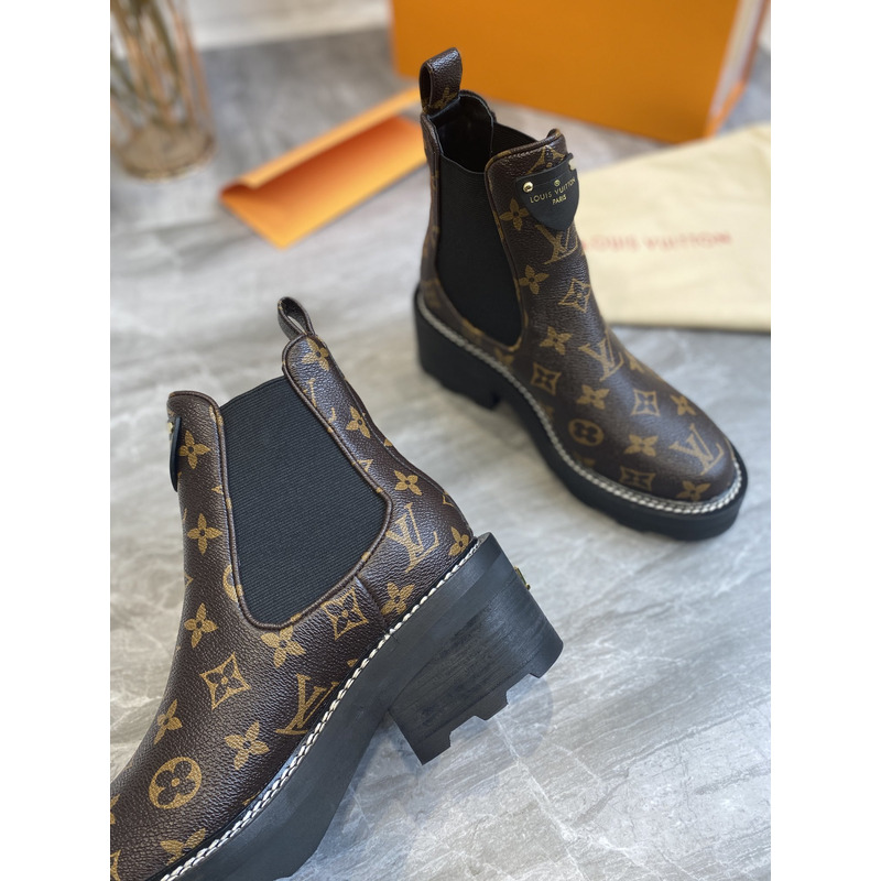 l**is V*t*n beaubourg ankle boots monogram