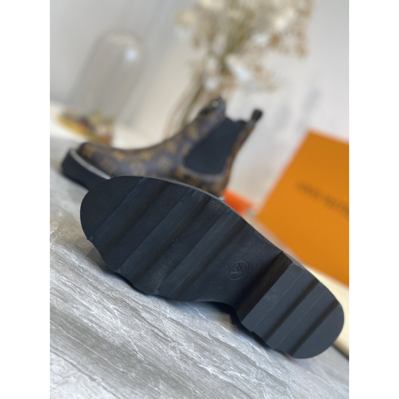 l**is V*t*n beaubourg ankle boots monogram