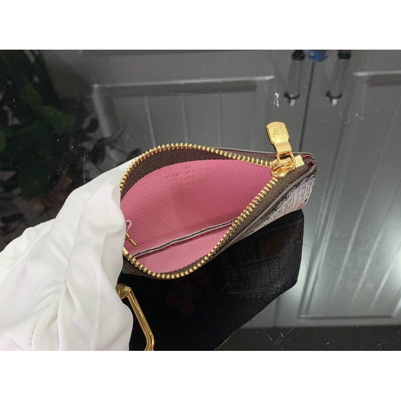 l**is V*t*n m81639 key bag