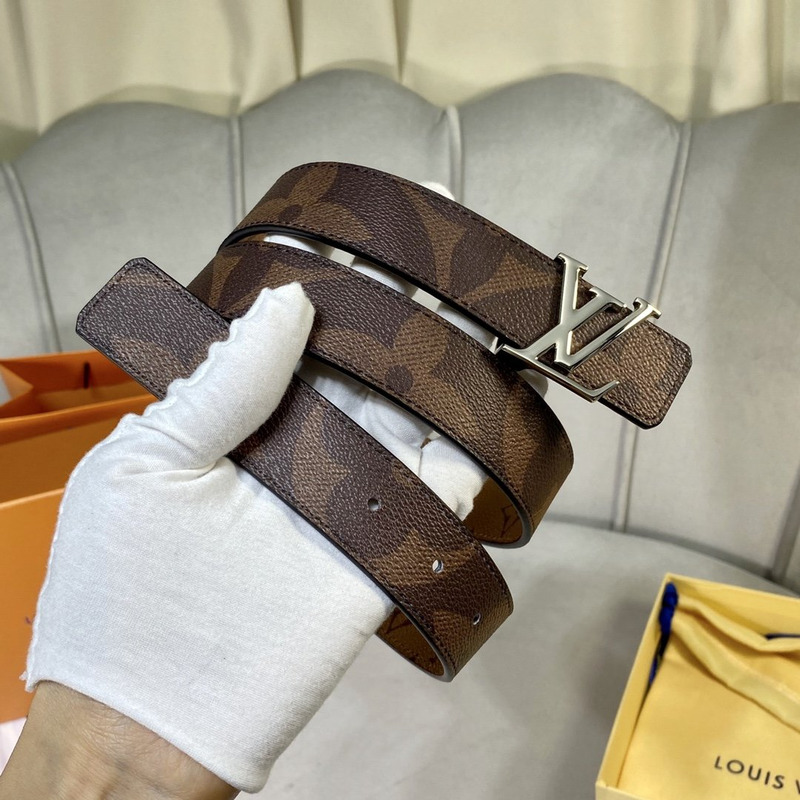 l**is V*t*n  double-sided belt