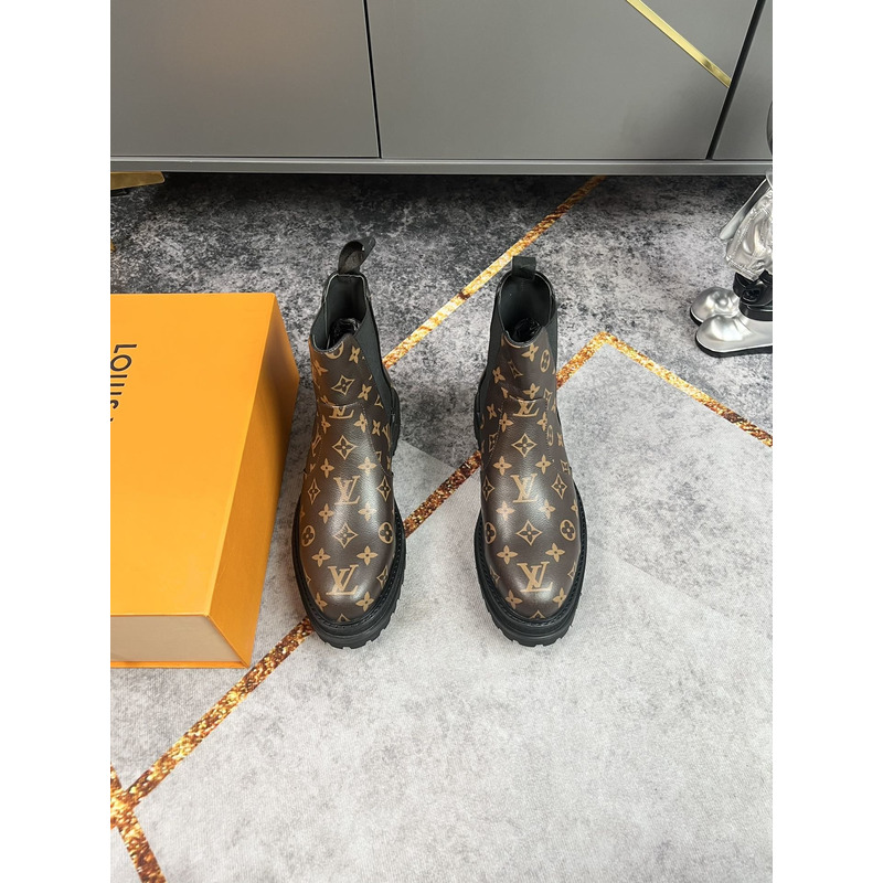 l**is V*t*n beaubourg ankle boots