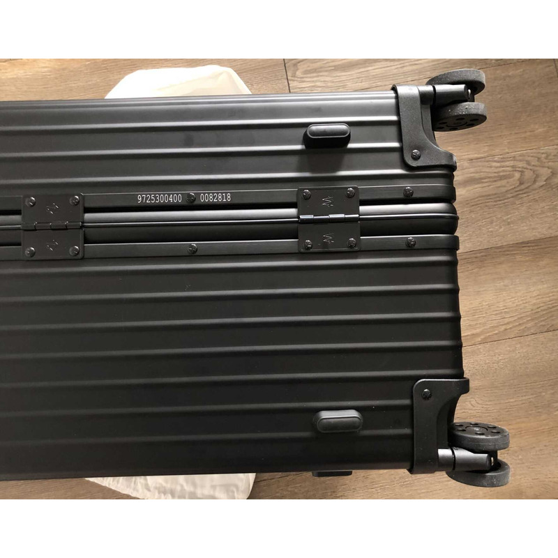 ESSENTIAL LITE Check-In L Black