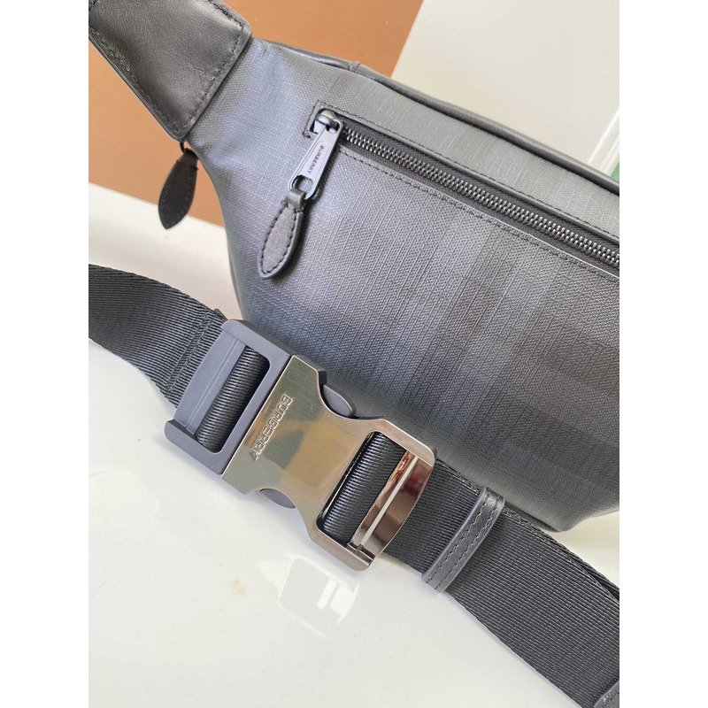 B**rry checked belt bag