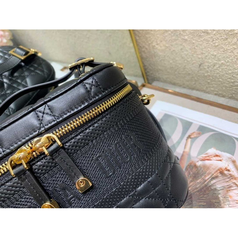 small D*ortravel  vanity case