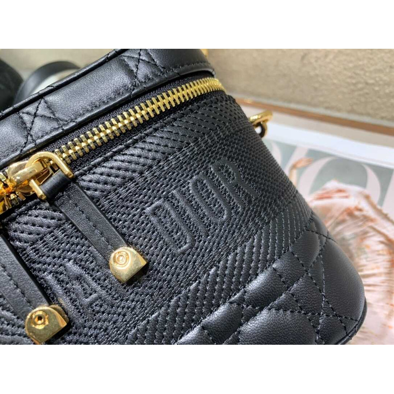 small D*ortravel  vanity case