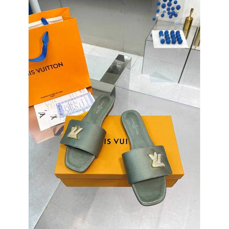 l**is V*t*n 1ab114 shake flat mule green