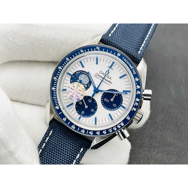 Omega Speedmaster Apollo Xiii Silver Snoopy Award Ref-31032425002001