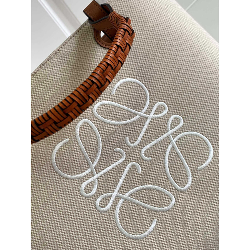 Loewe Small Anagram Tote In Classic Calfskin White
