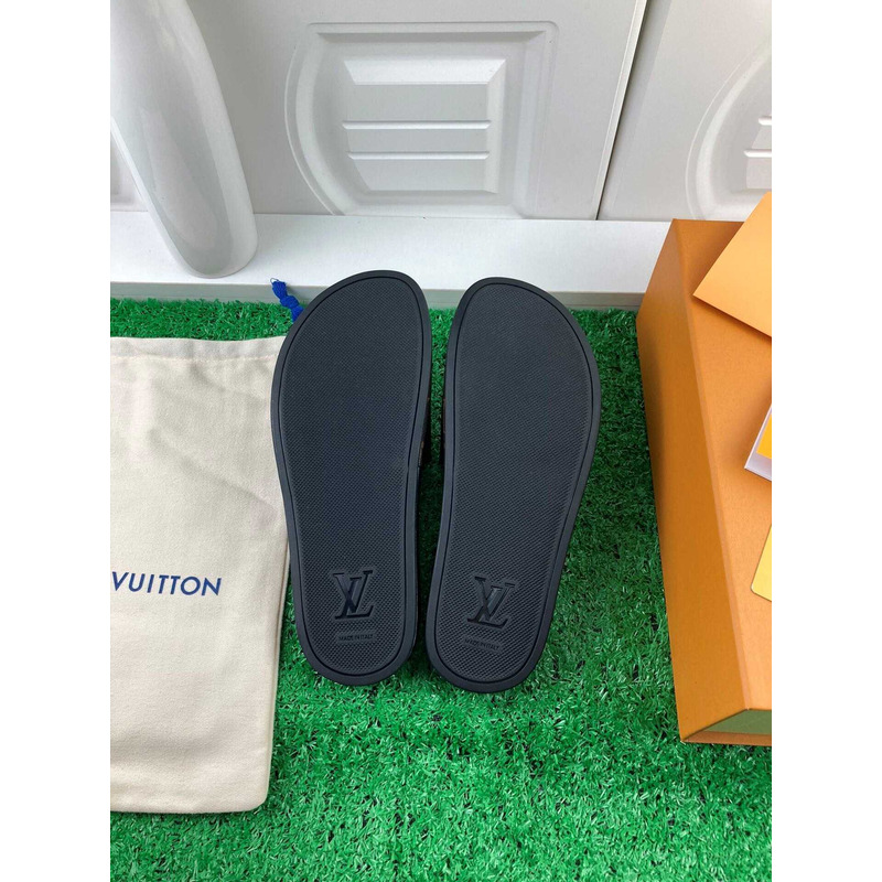 l**is V*t*n waterfront classic sandals