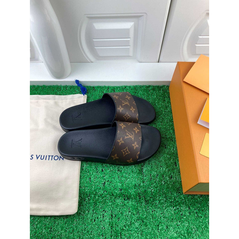 l**is V*t*n waterfront classic sandals