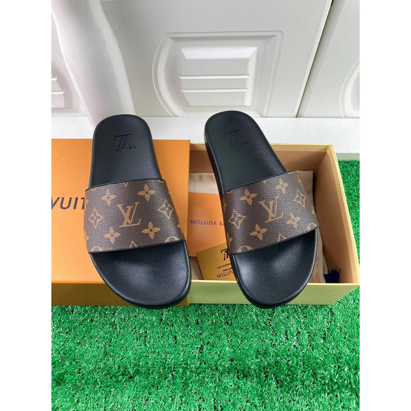 l**is V*t*n waterfront classic sandals