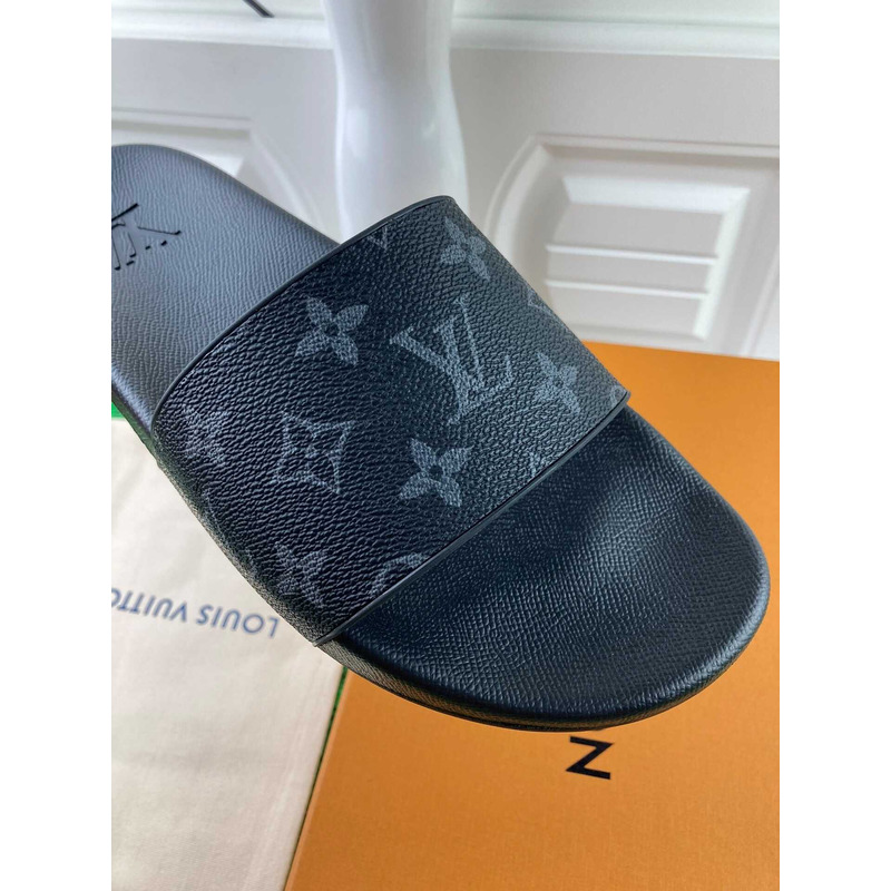l**is V*t*n waterfront sandals