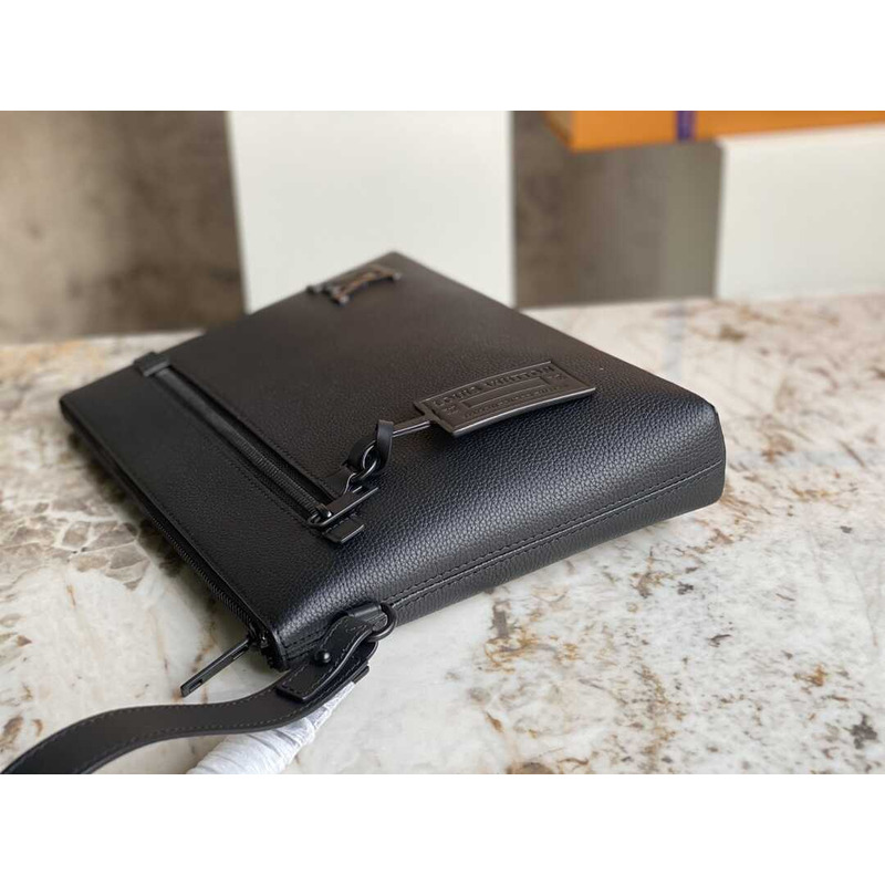 l**is V*t*n takeoff handbag black