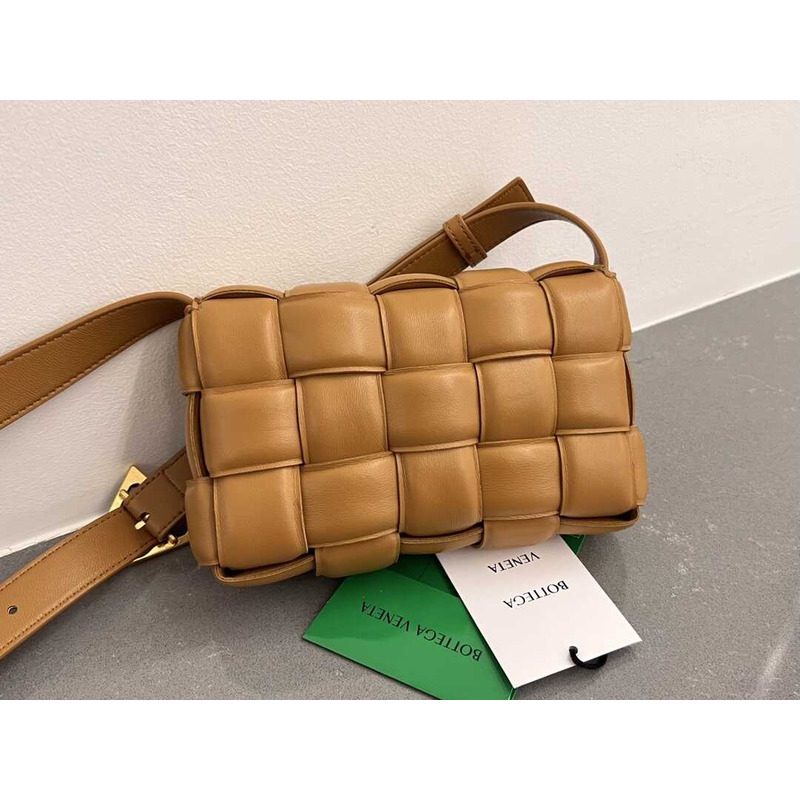 Bo*te*ga ve*ne*ta padded cassette bag brown