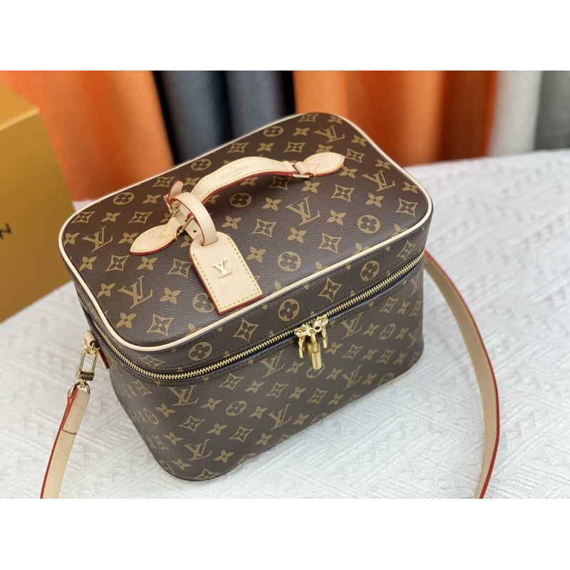 l**is V*t*n nice vanity cosmetic case