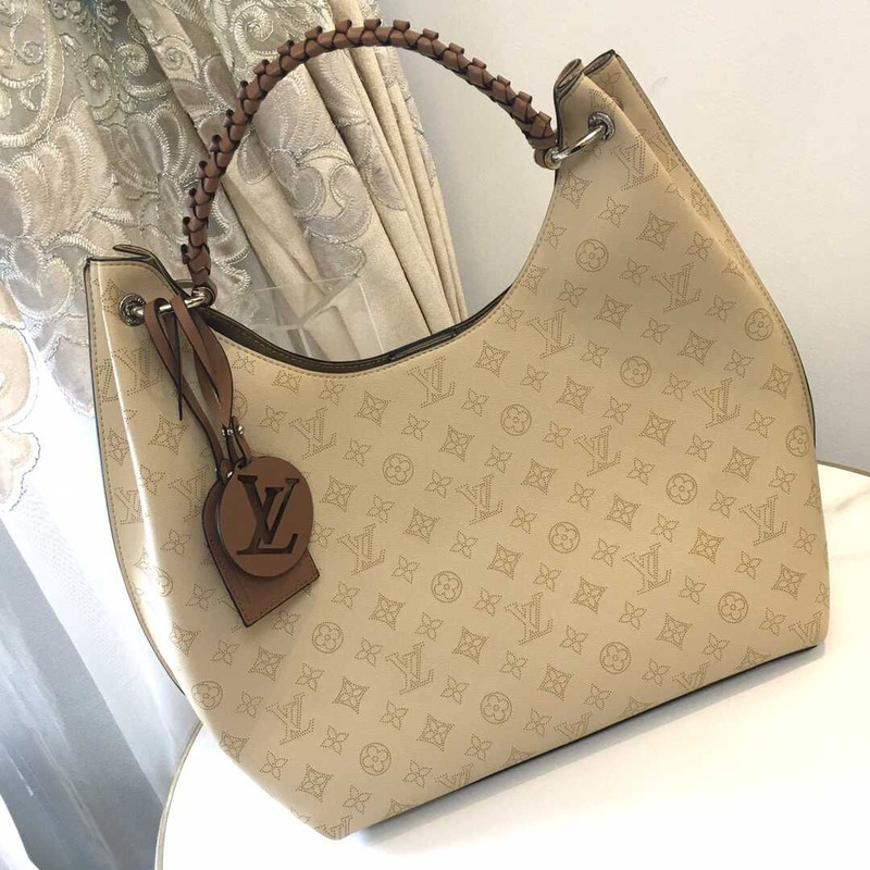 l**is V*t*n carmel mahina leather bag creme