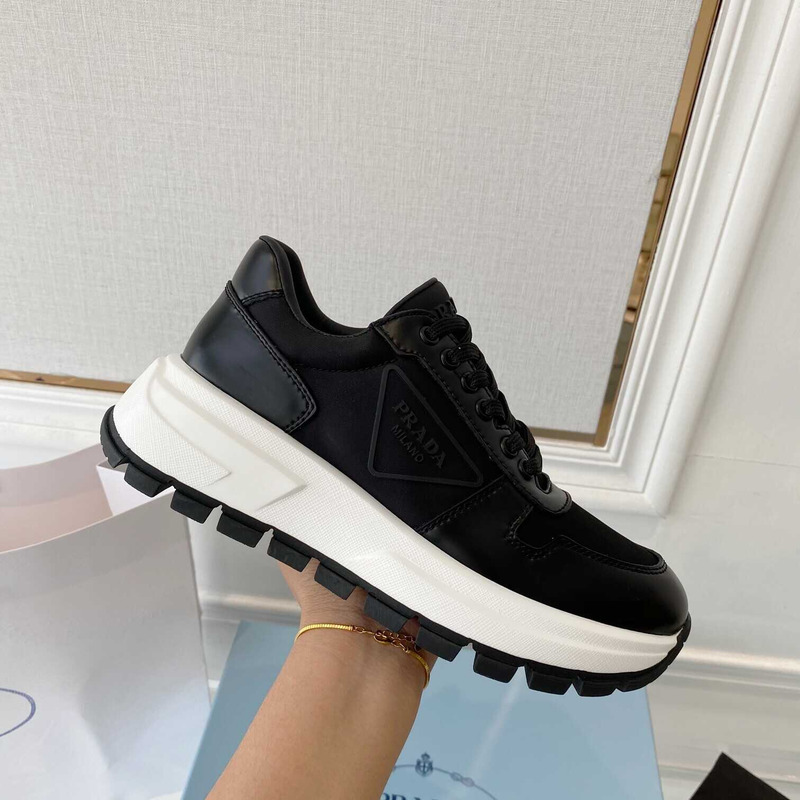 Pra*a leather sneakers black