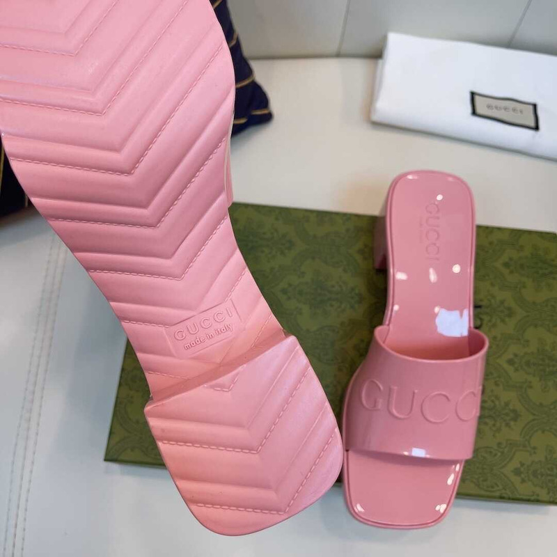G*u*i women rubber slide sandal pink