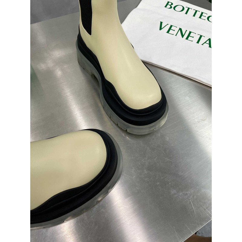 Bo*te*ga ve*ne*ta bv tire boots in white