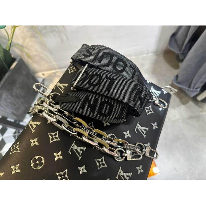 l**is V*t*n coussin mm black bag