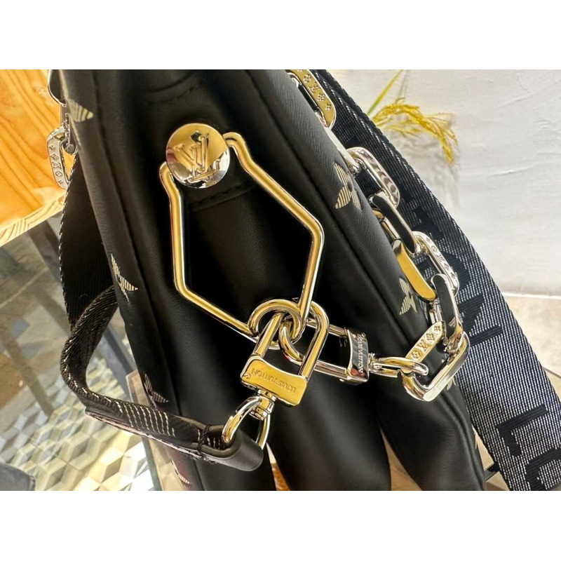 l**is V*t*n coussin mm black bag