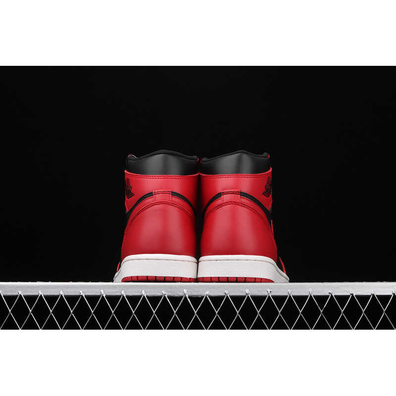 Nike Air Jordan 1 Retro High OG \