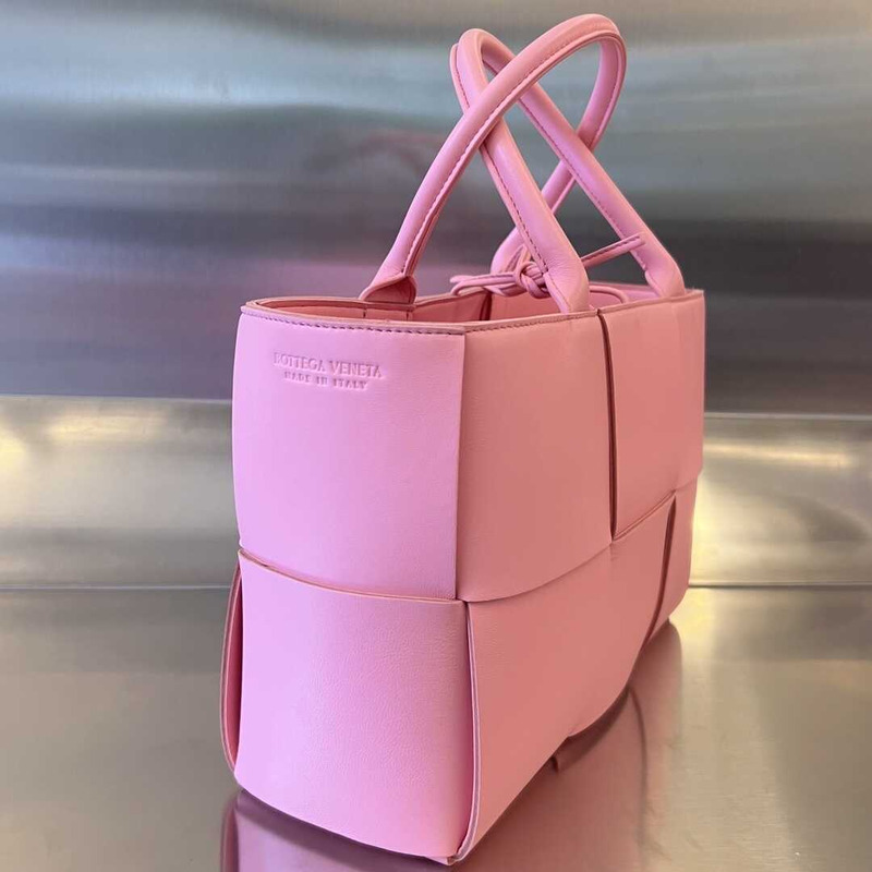 Bo*te*ga ve*ne*ta arco lambskin leather tote bag pink