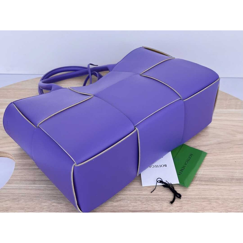 Bo*te*ga ve*ne*ta arco lambskin leather tote bag purple