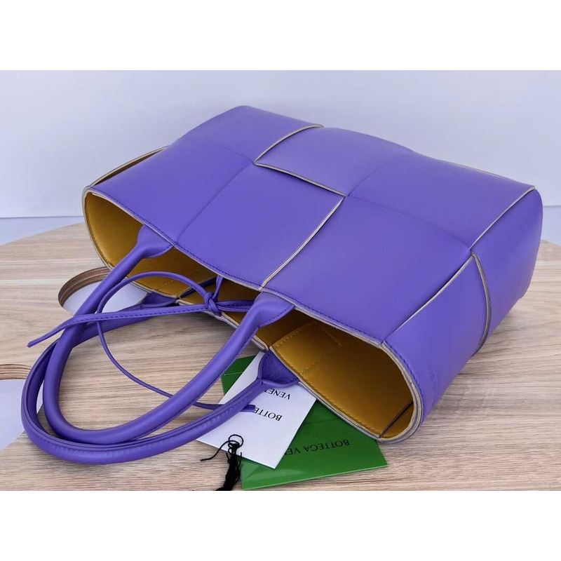 Bo*te*ga ve*ne*ta arco lambskin leather tote bag purple
