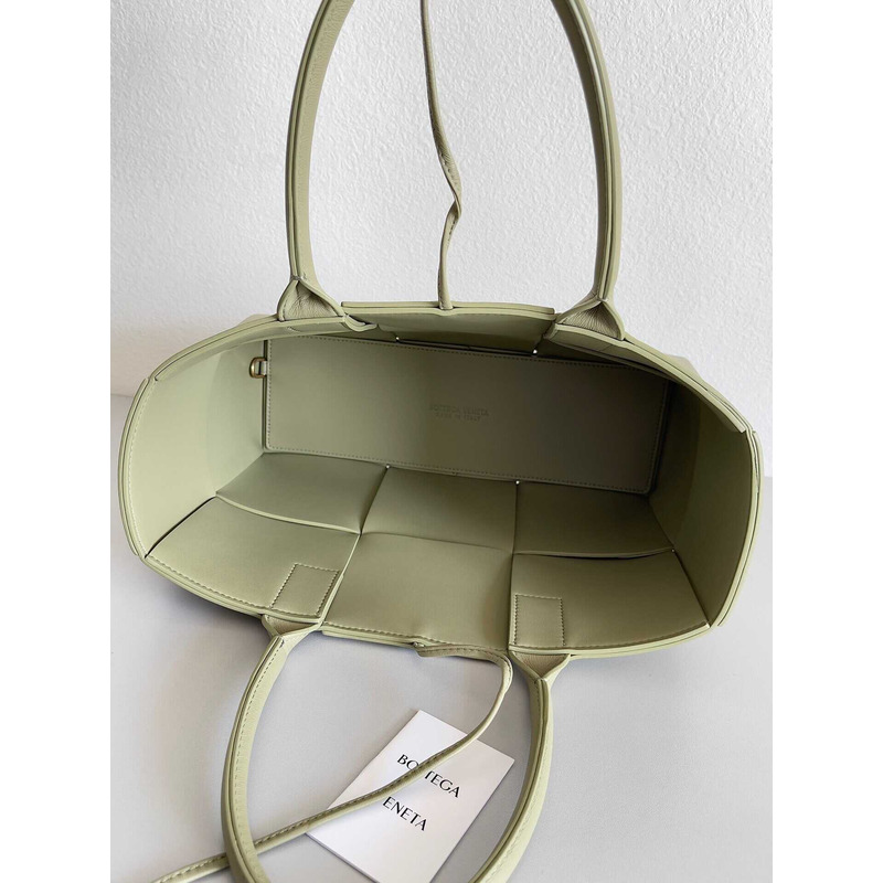 Bo*te*ga ve*ne*ta arco lambskin leather tote bag green brown