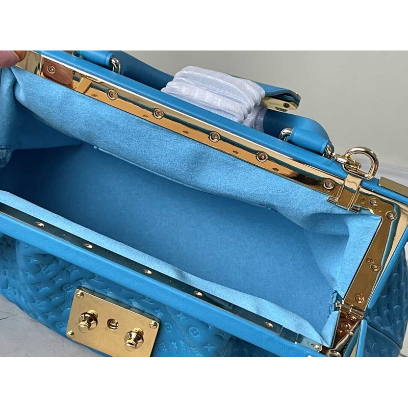 l**is V*t*n monogram clutch blue