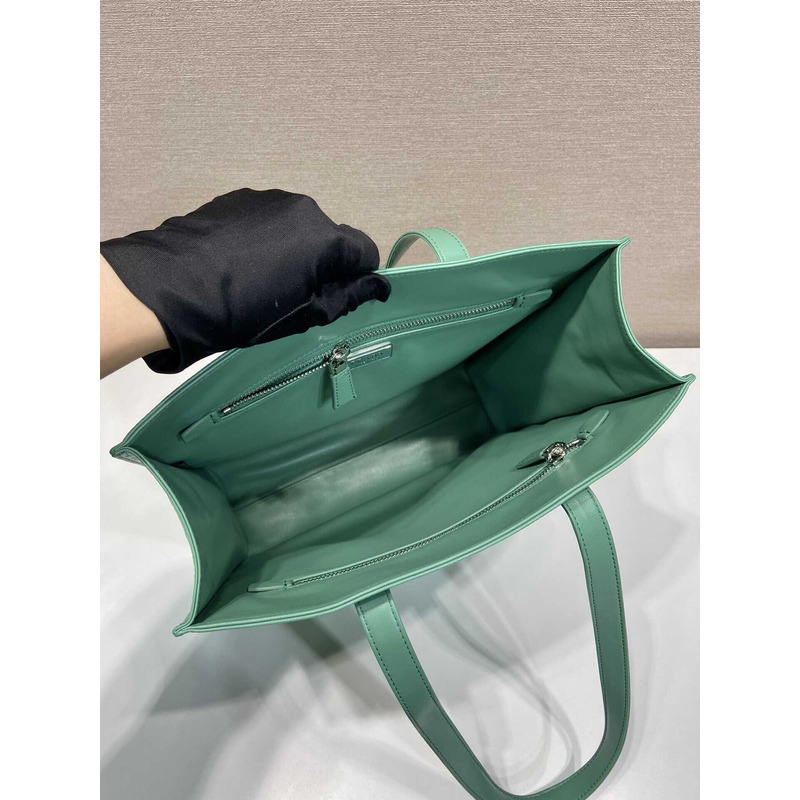 Pra*a logo-plaque tote bag green
