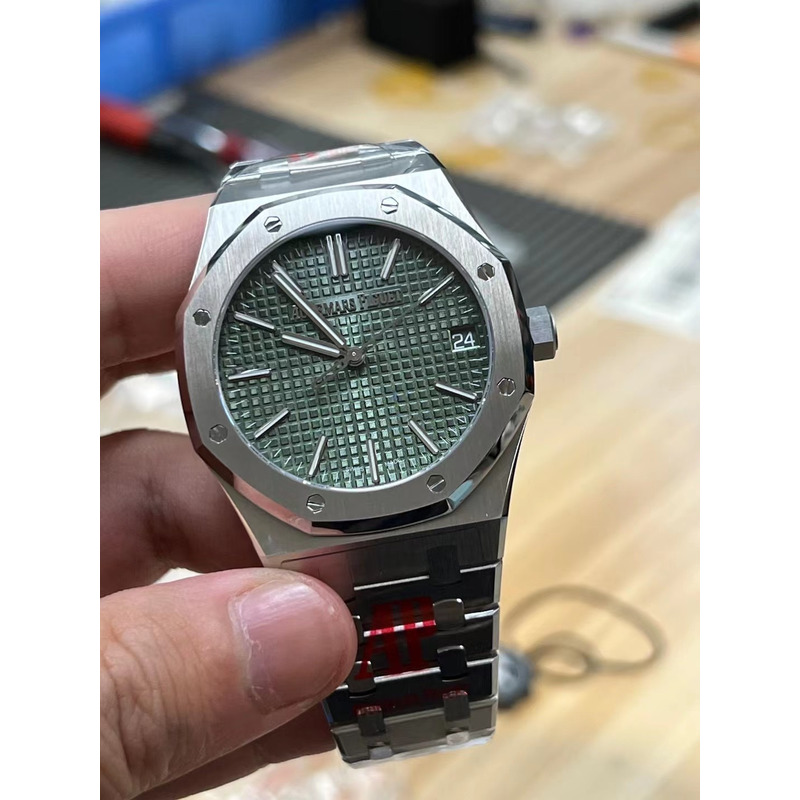 Audemars Piguet Royal Oak Ref 15400ST.OO Stainless Steel  Green Dial