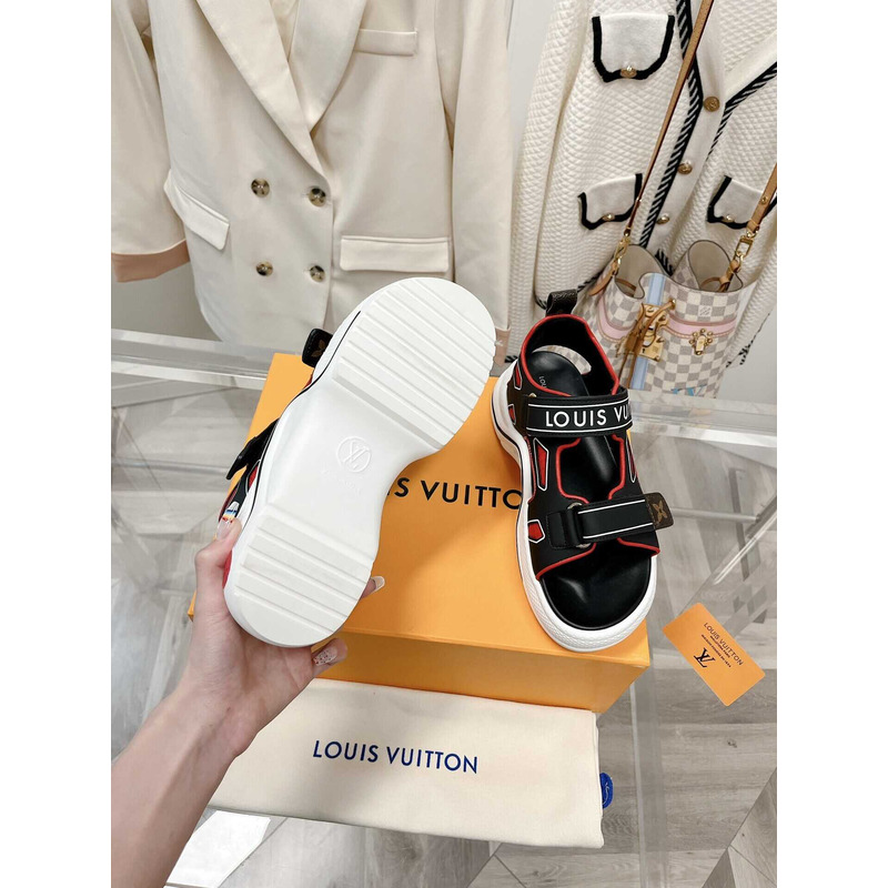 l**is V*t*n archlight sandal black and red