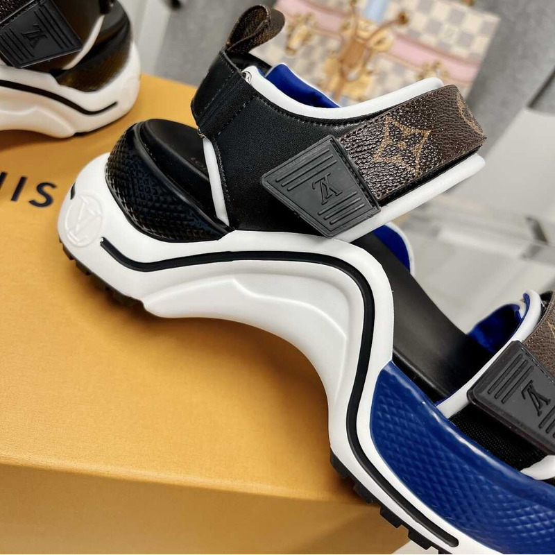 l**is V*t*n archlight sandal black and blue