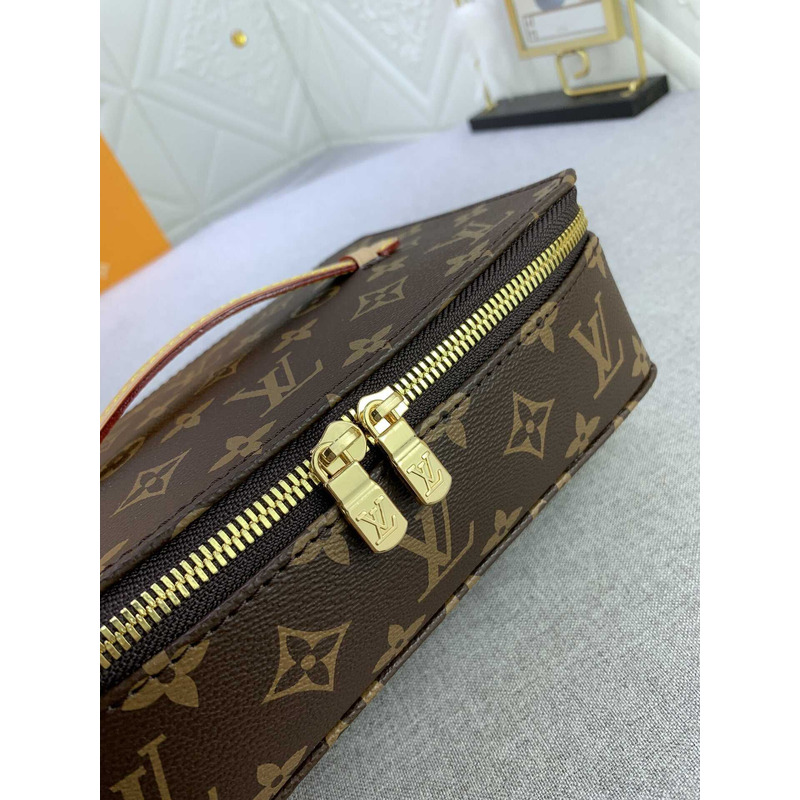 l**is V*t*n nice jewelry case bag