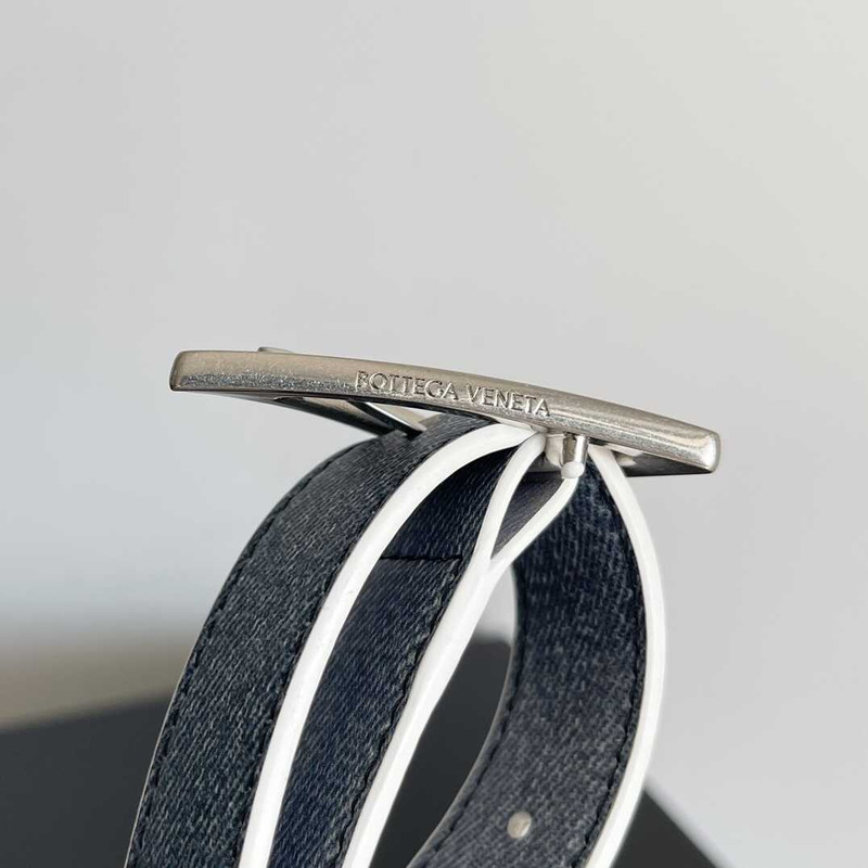 bottege Ve*ne*ta cassette bag blue white
