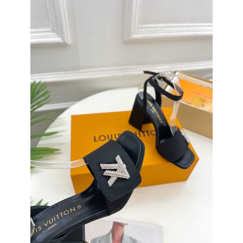 l**is V*t*n shake sandal black with white logo