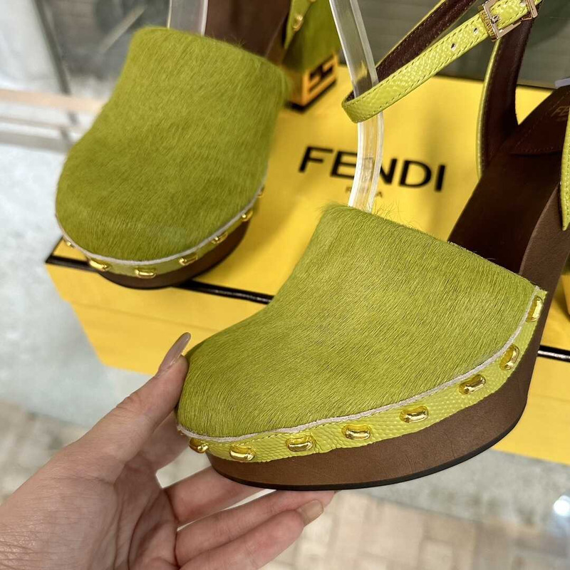 F**di plain leather sabo elegant style logo heeled sandals green