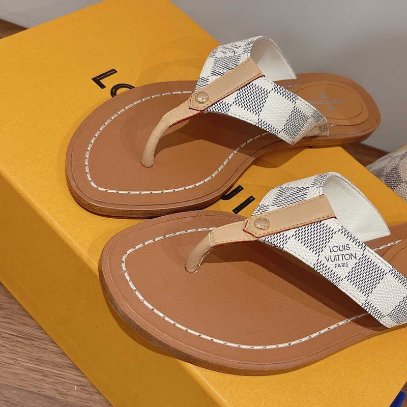 l**is V*t*n sunny flat thong slides