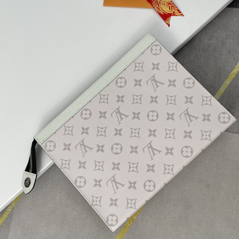 l**is V*t*n message bag white