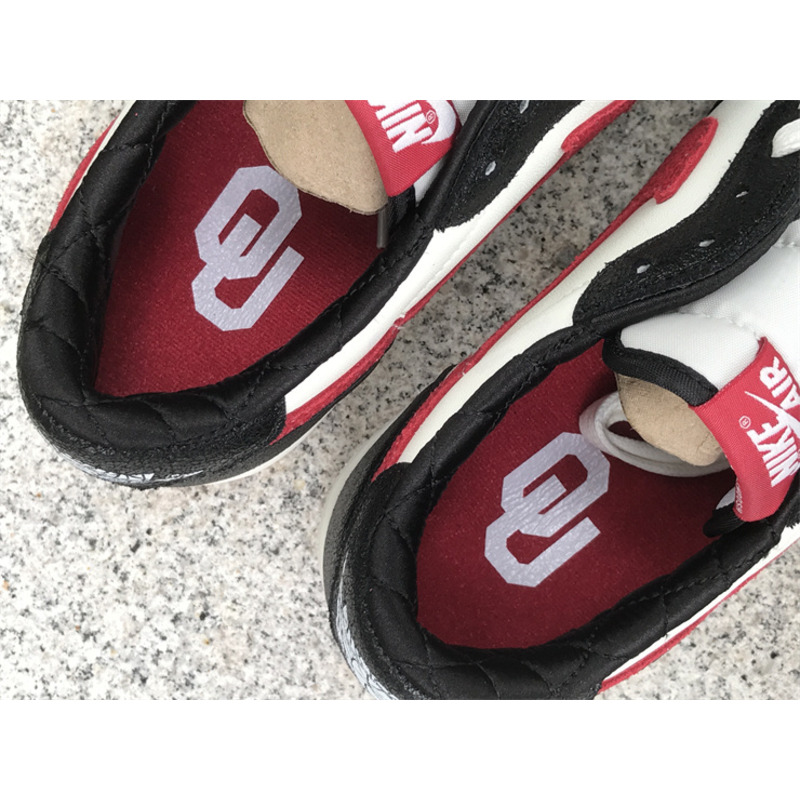 Jordan 1 Sneaker Black Red