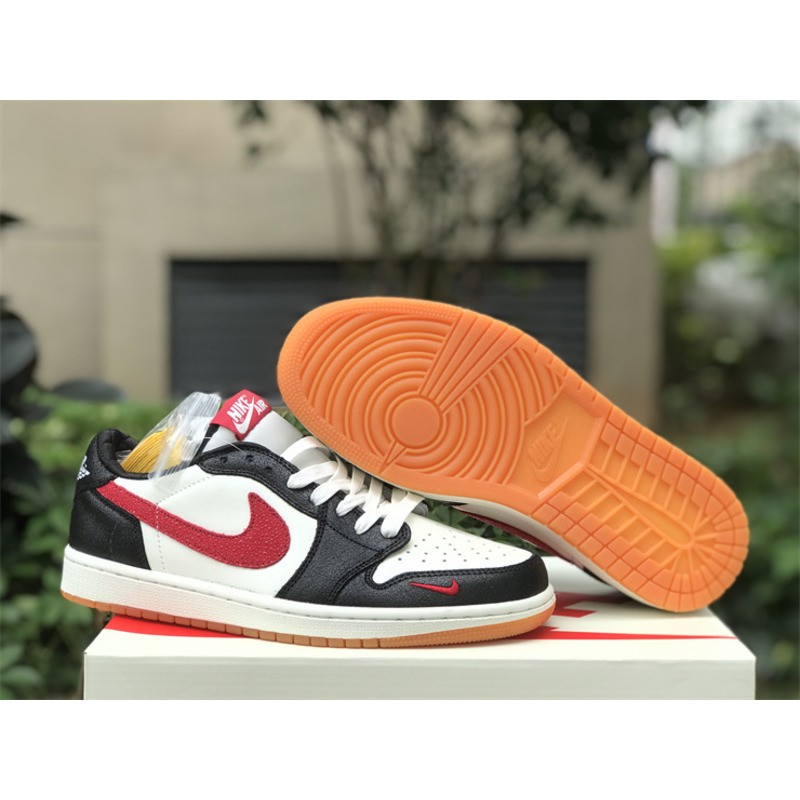 Jordan 1 Sneaker Black Red